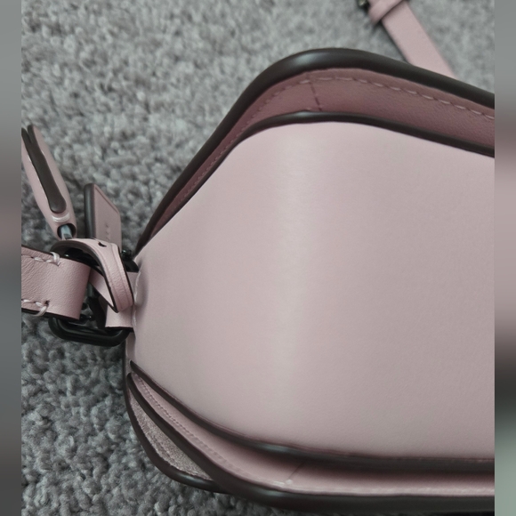 Coach Studio 19 - Picture 15 of 16